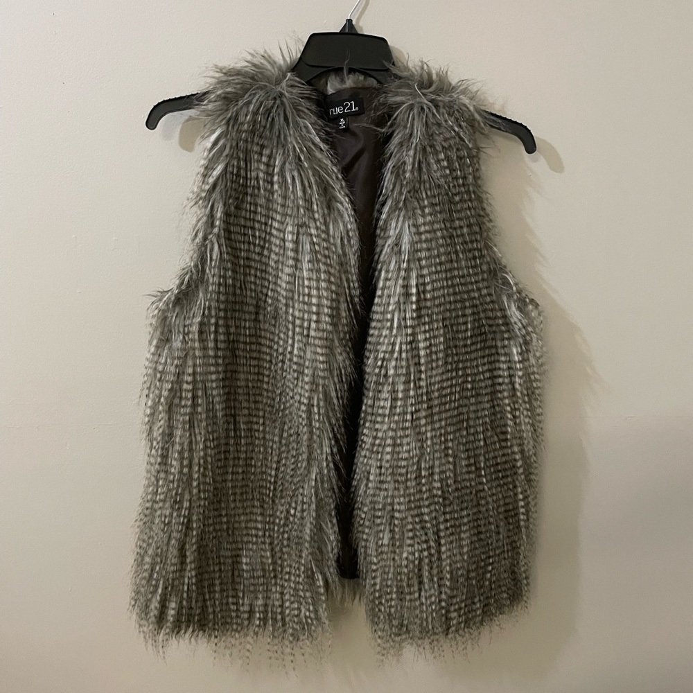 Rue 21 Faux Fur Vest. Size XL Great Condition